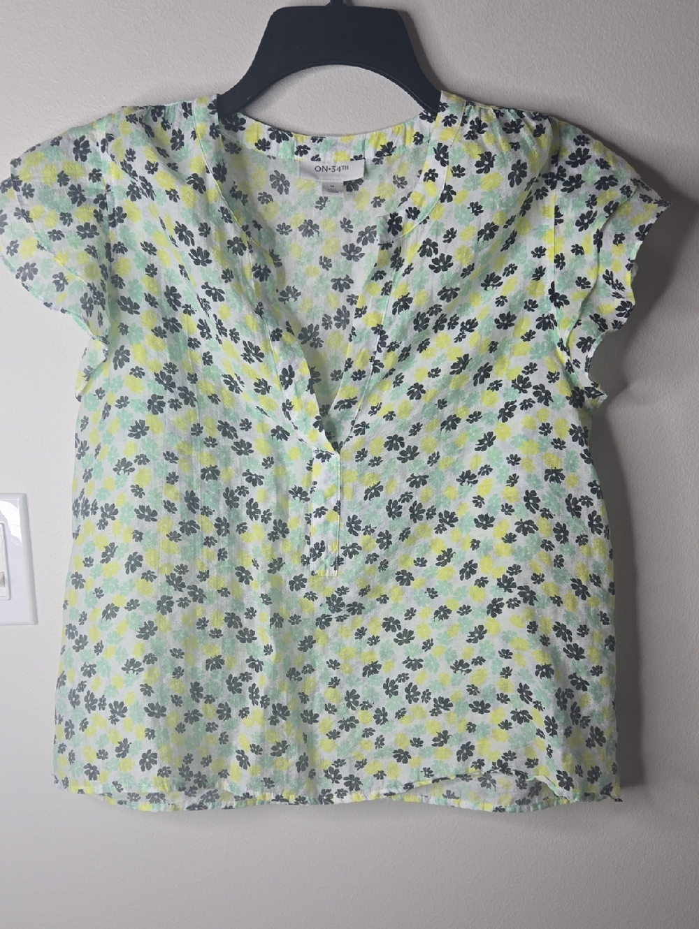 Womens On 43th Cap Sleeve Floral Top Sz Med